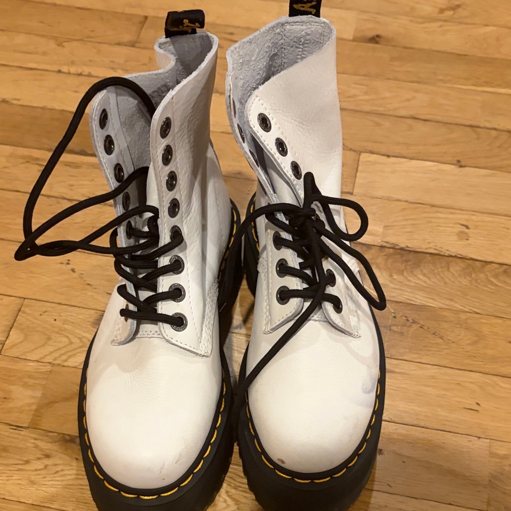 Dr. Martens 1460 White Leather Platform Boots – Minor Scuffs